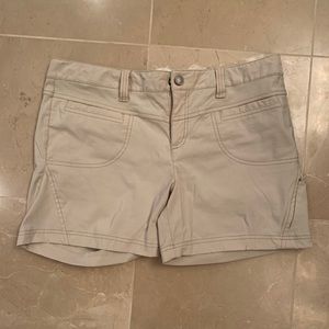 khaki shorts